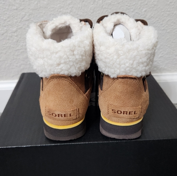 Sorel Harlow Boots - Picture 2 of 6